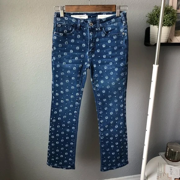 {ANTHRO} Pilcro bootcut embroidered jeans - Picture 2 of 9